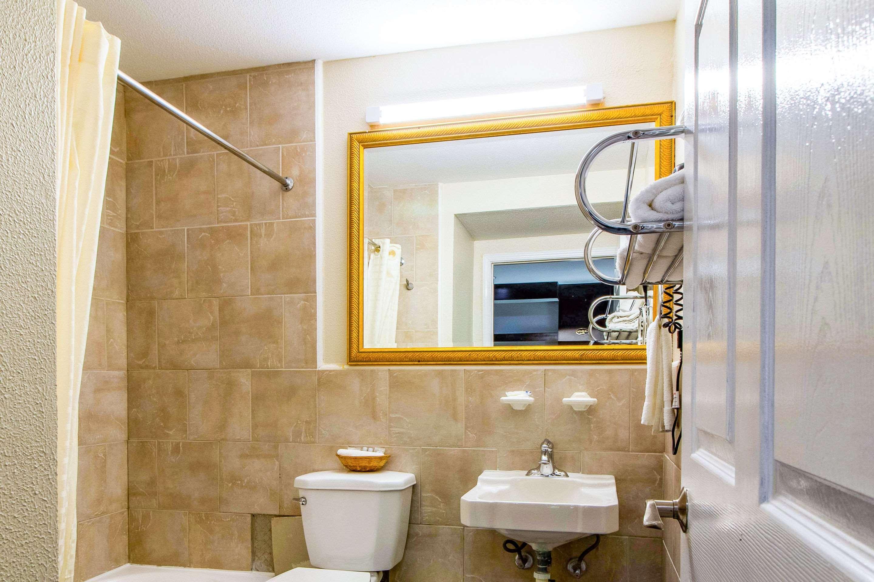 Rodeway Inn & Suites Houston Near Medical Center Bagian luar foto