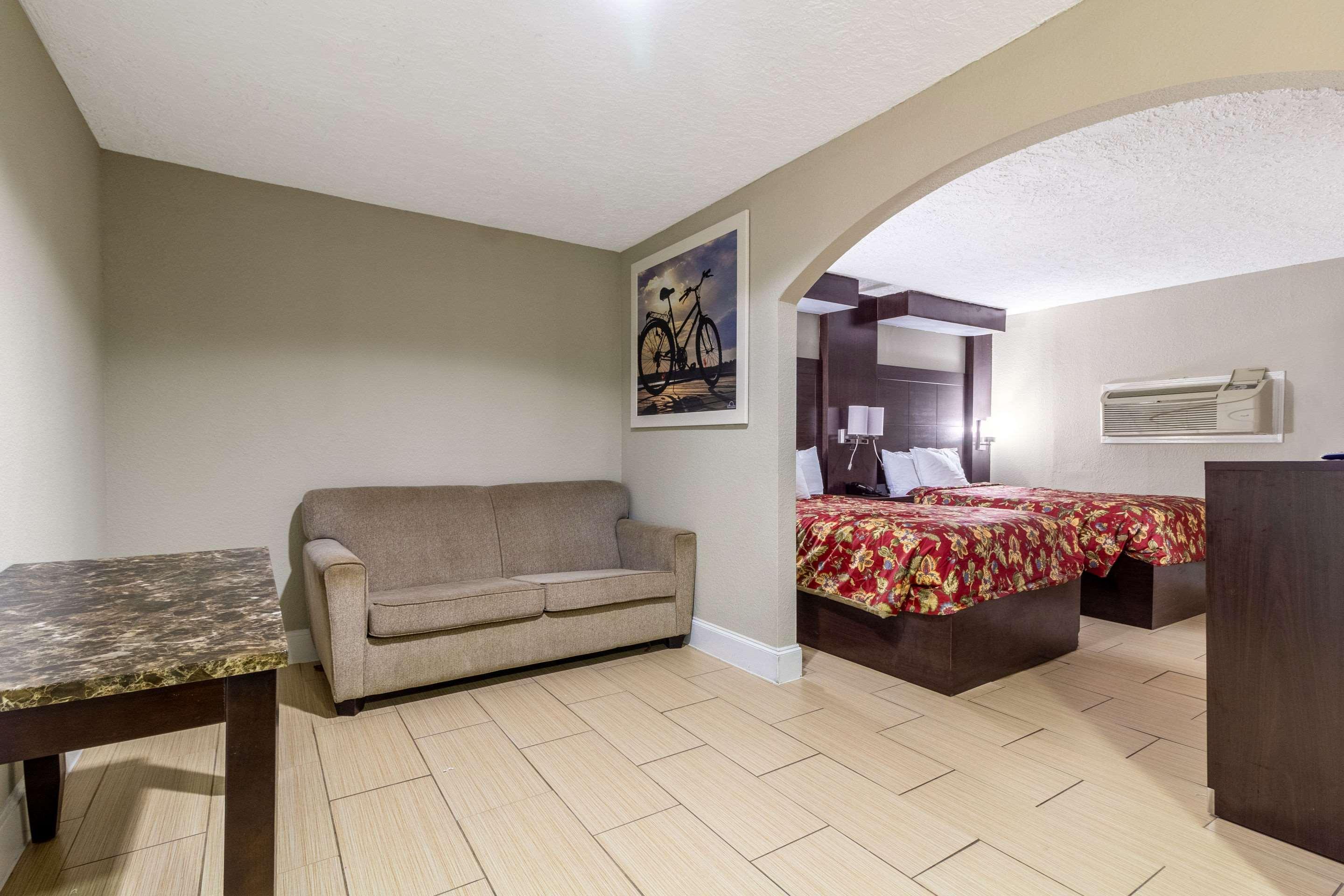 Rodeway Inn & Suites Houston Near Medical Center Bagian luar foto