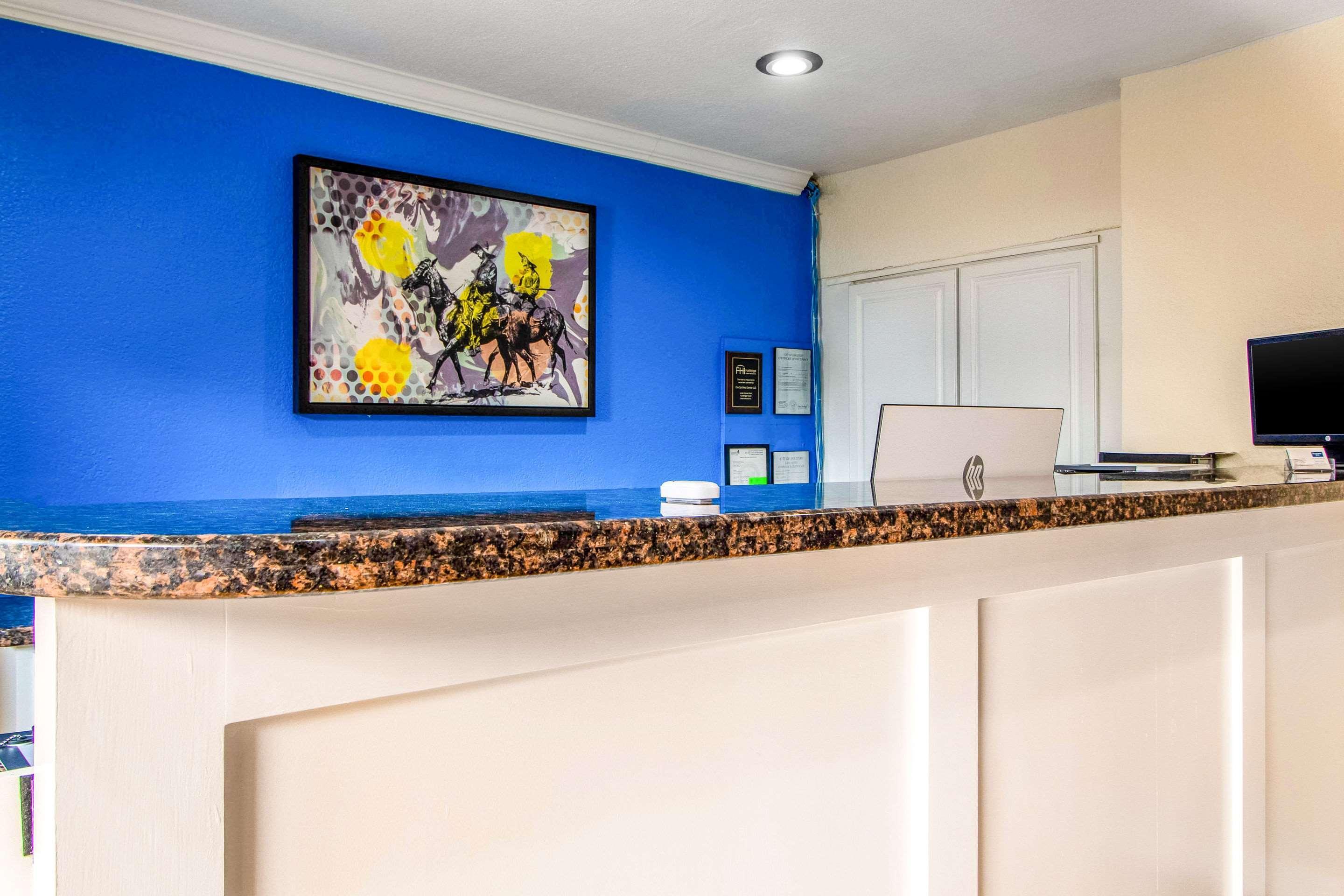 Rodeway Inn & Suites Houston Near Medical Center Bagian luar foto