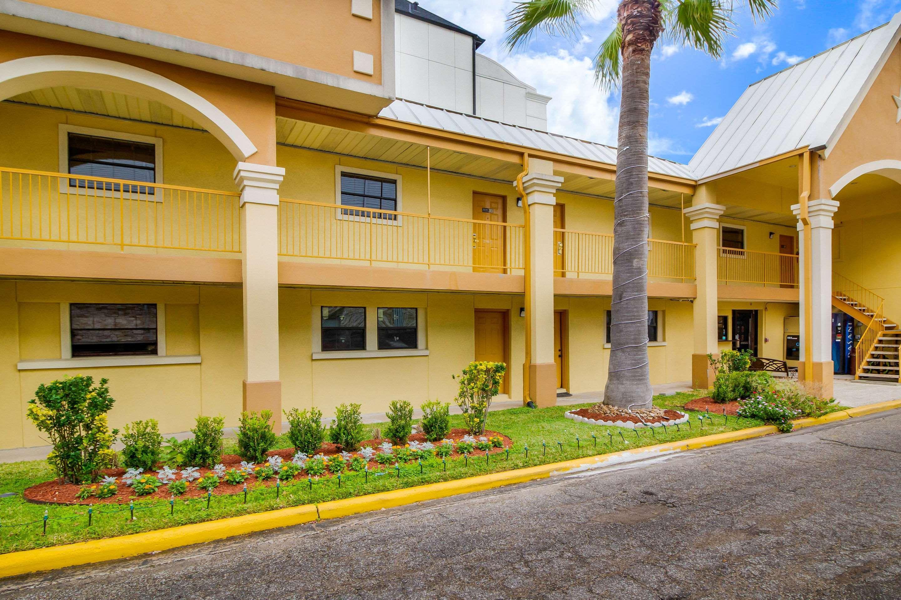 Rodeway Inn & Suites Houston Near Medical Center Bagian luar foto