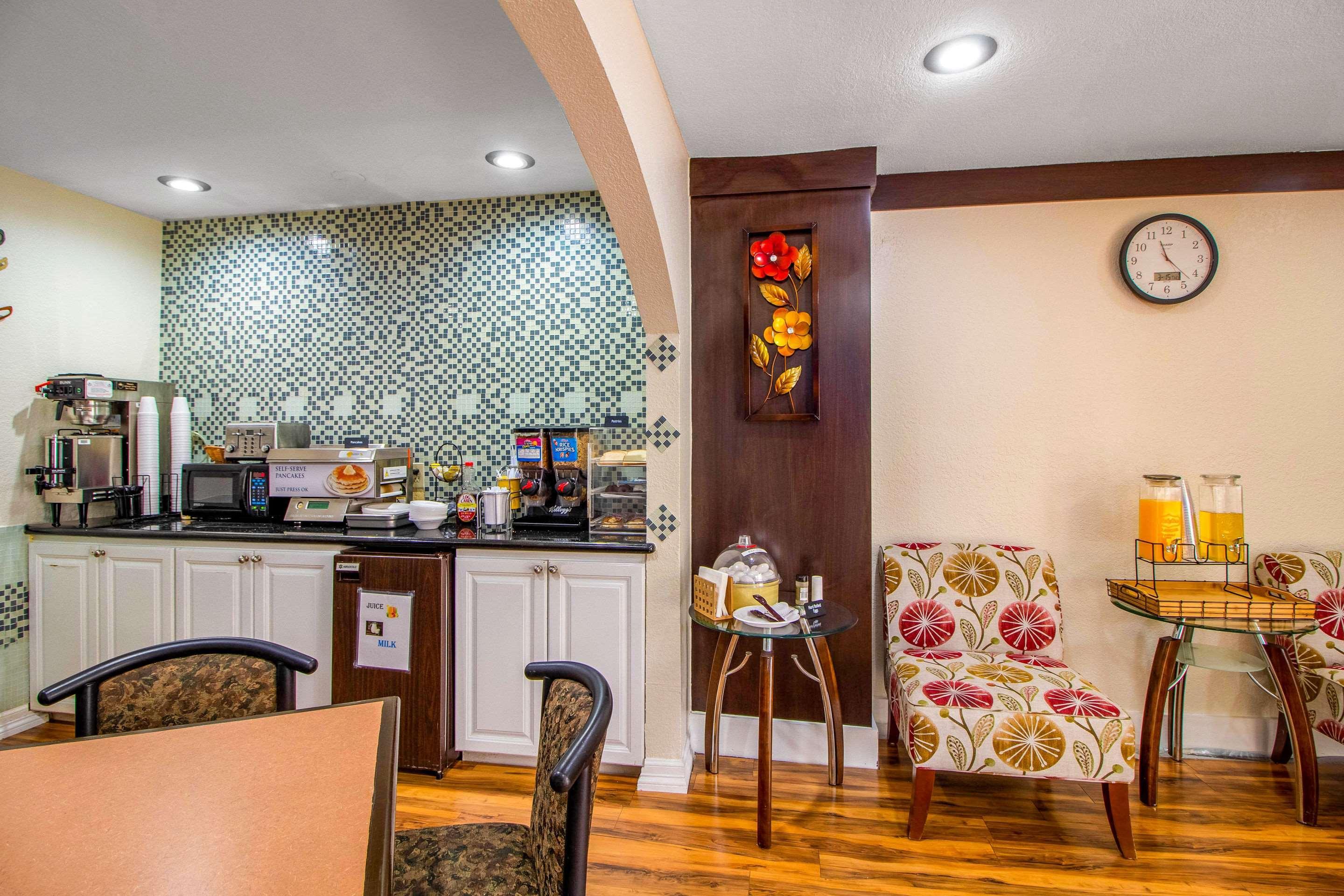 Rodeway Inn & Suites Houston Near Medical Center Bagian luar foto