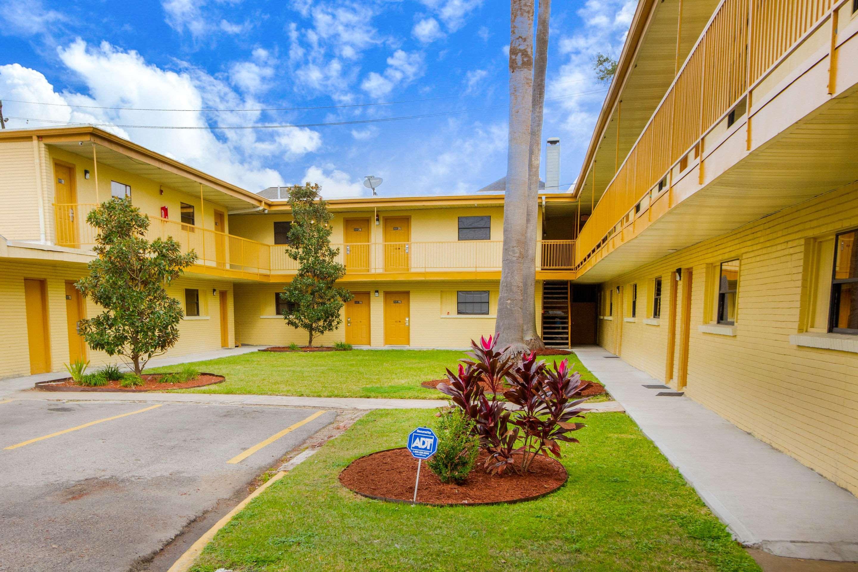 Rodeway Inn & Suites Houston Near Medical Center Bagian luar foto