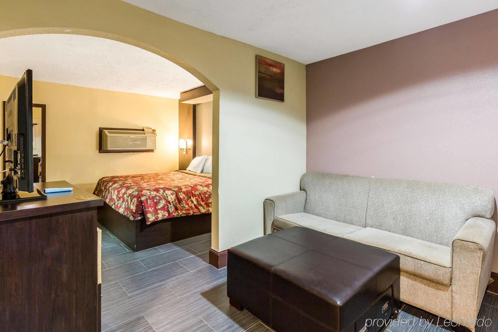 Rodeway Inn & Suites Houston Near Medical Center Bagian luar foto