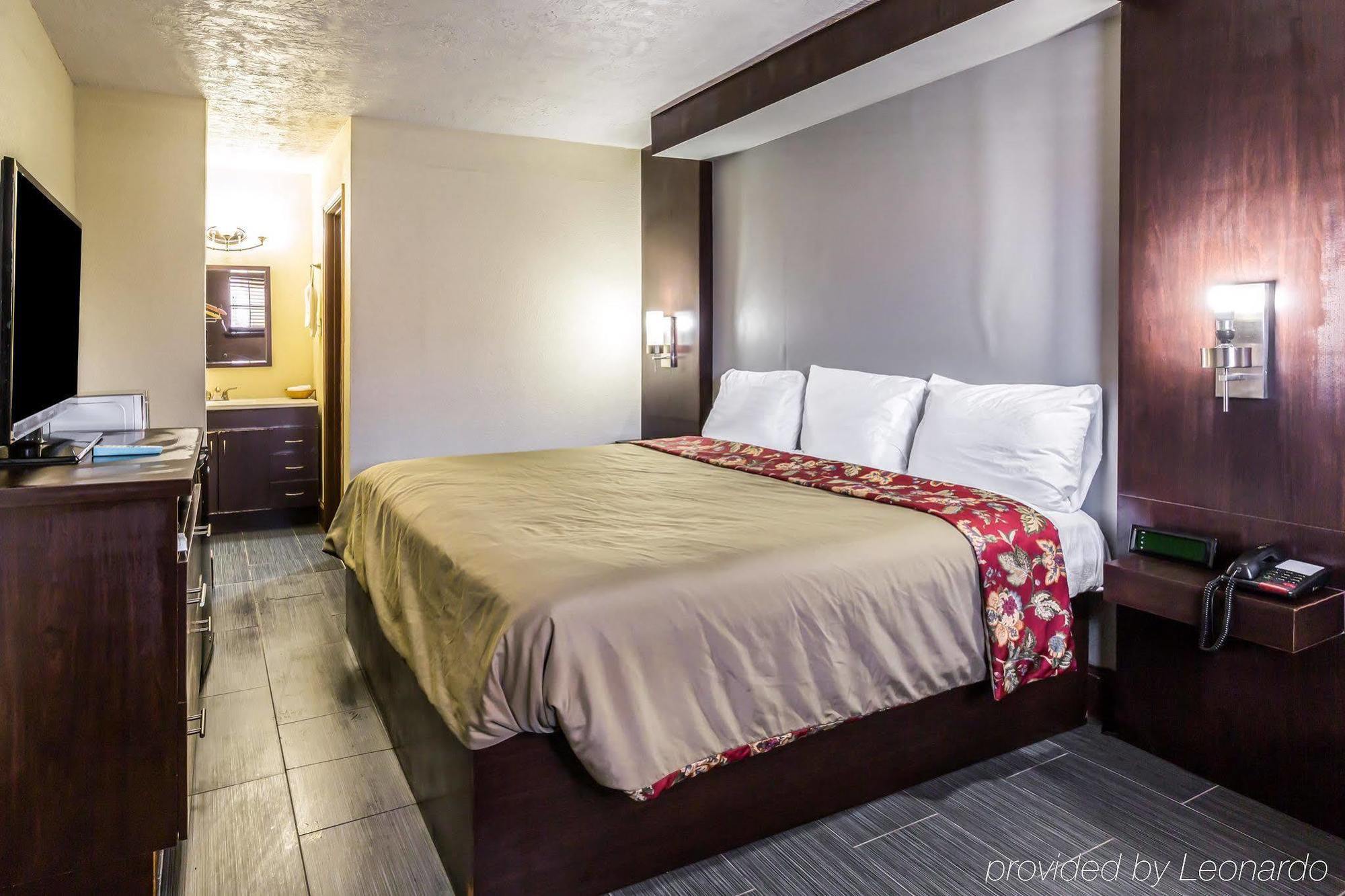 Rodeway Inn & Suites Houston Near Medical Center Bagian luar foto
