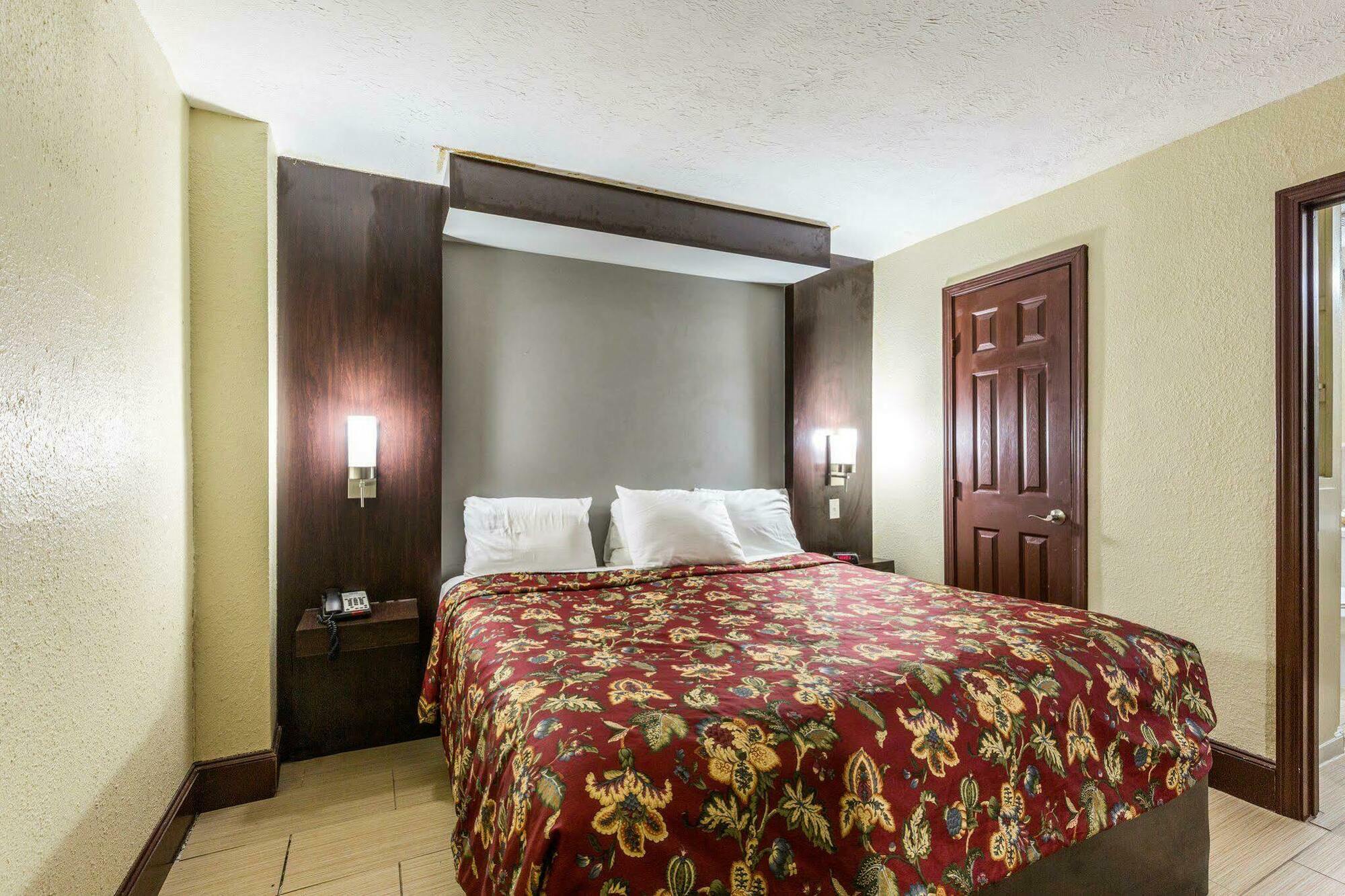 Rodeway Inn & Suites Houston Near Medical Center Bagian luar foto