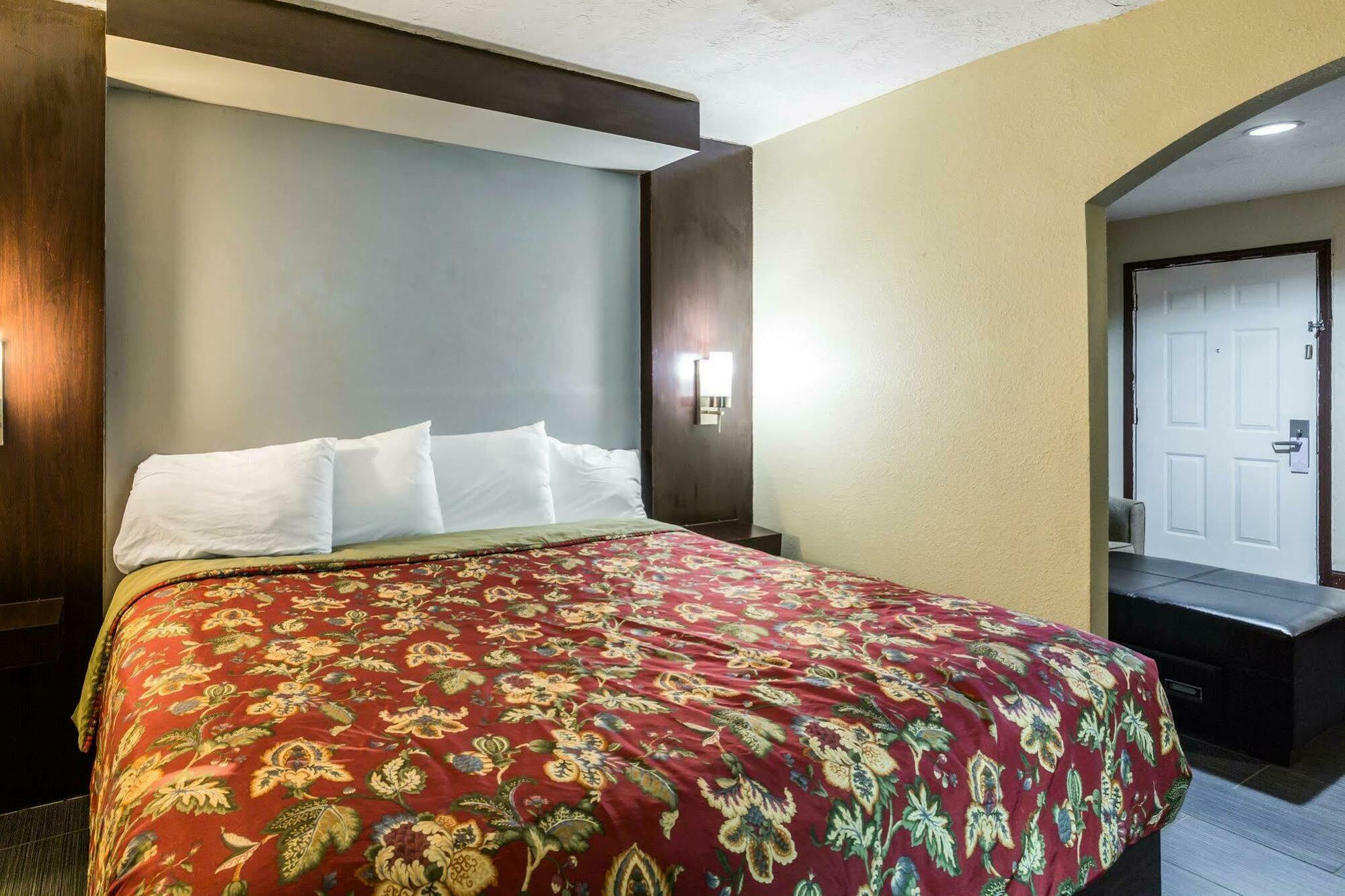 Rodeway Inn & Suites Houston Near Medical Center Bagian luar foto