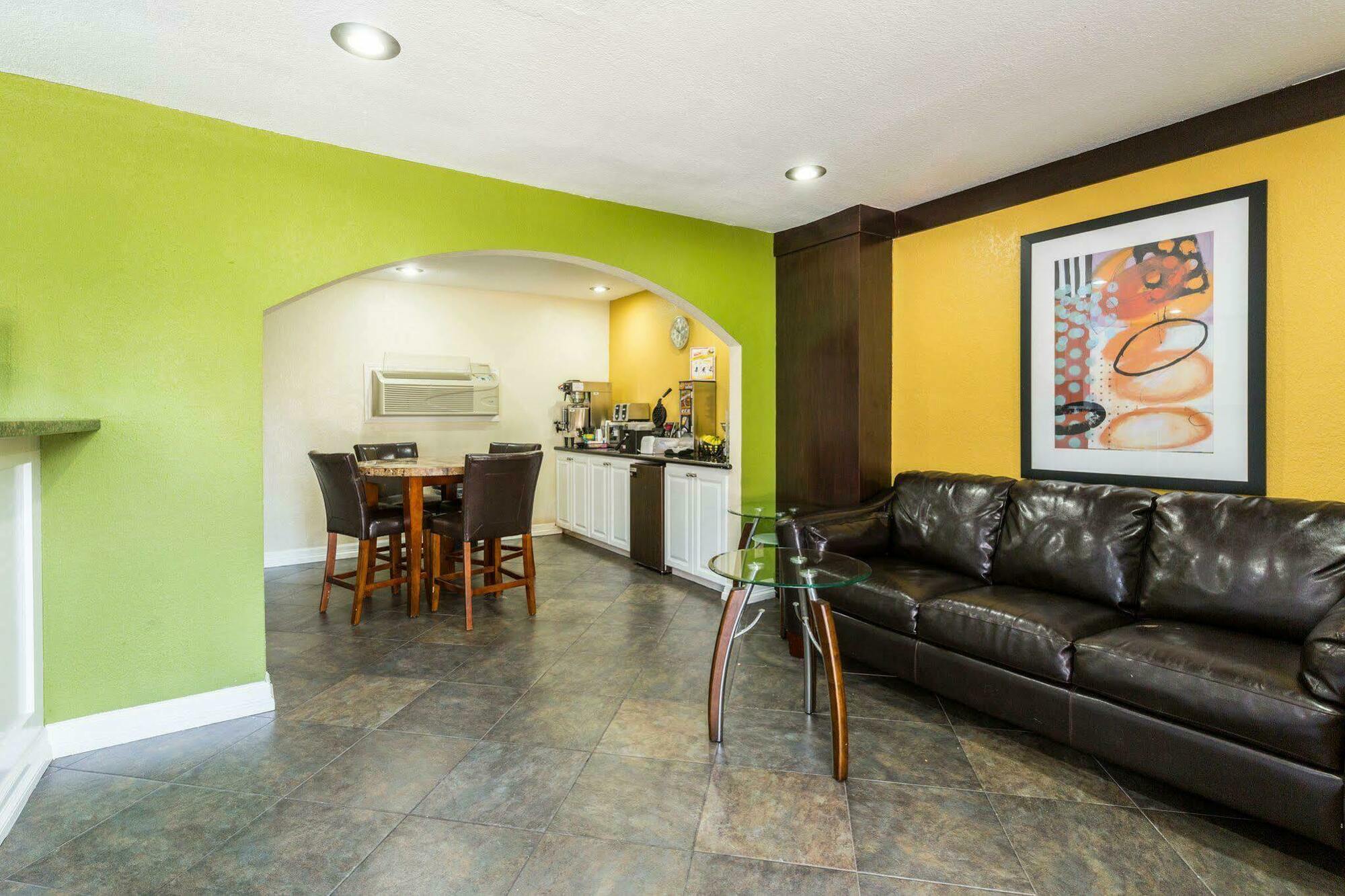 Rodeway Inn & Suites Houston Near Medical Center Bagian luar foto