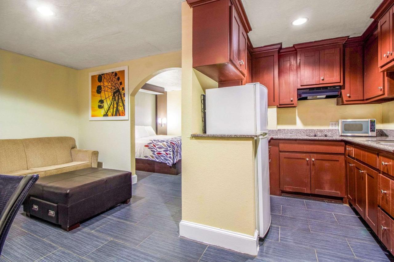 Rodeway Inn & Suites Houston Near Medical Center Bagian luar foto